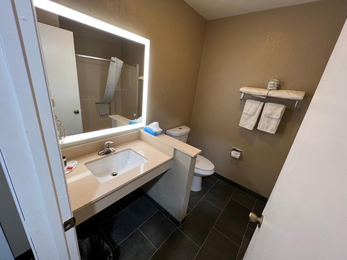 ซูเปอร์ 8 บาย วินด์แฮม เอสคานาบา Hotel ภายนอก รูปภาพ